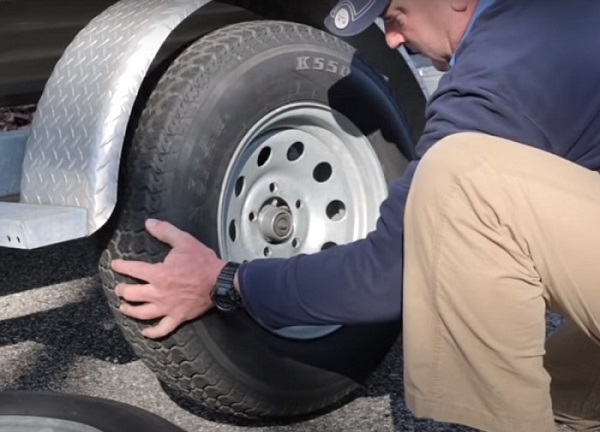 Replace trailer tire