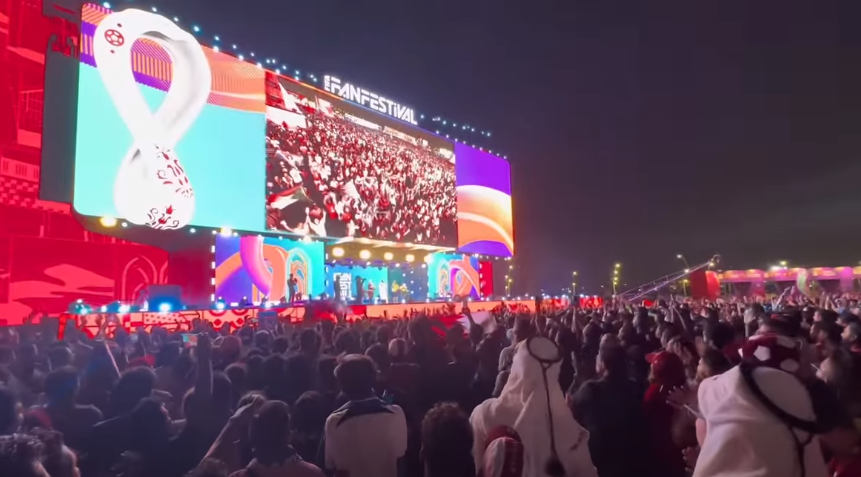 crowd tourism