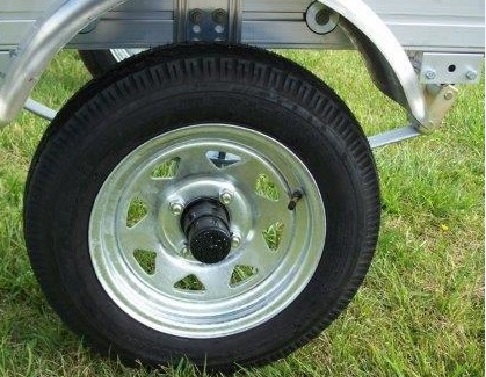 Galvanizing trailer wheel